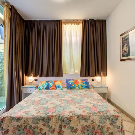 Hotel Charles Rimini