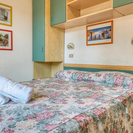 Charles Otel Rimini