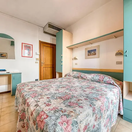 Hotel Charles Rimini