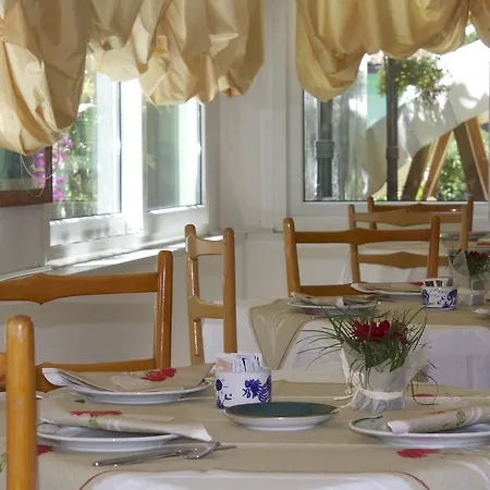 Otel Charles Rimini