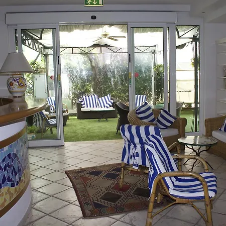Hotel Charles 3*