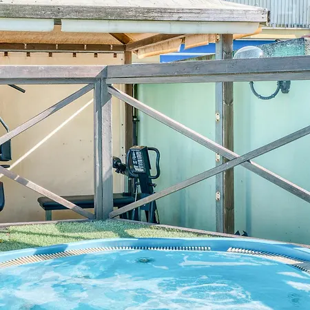 Charles فندق ريميني