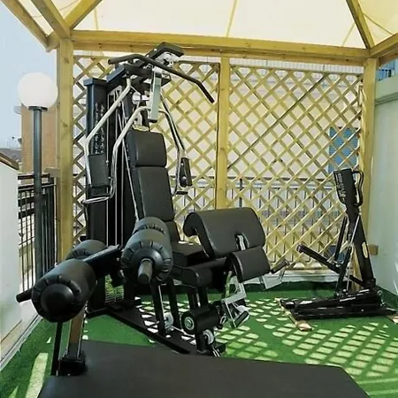 Charles فندق ريميني